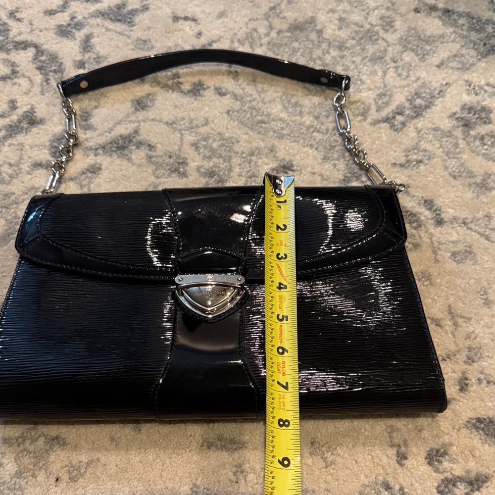 Louis Vuitton Black Authentic Women's Handbag - Picture 13 of 14
